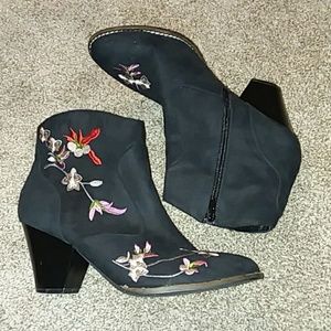 Hippie Laundry black booties w/ floral embroidery